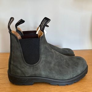 Blundstone 550 size 7 rustic black gently worn once